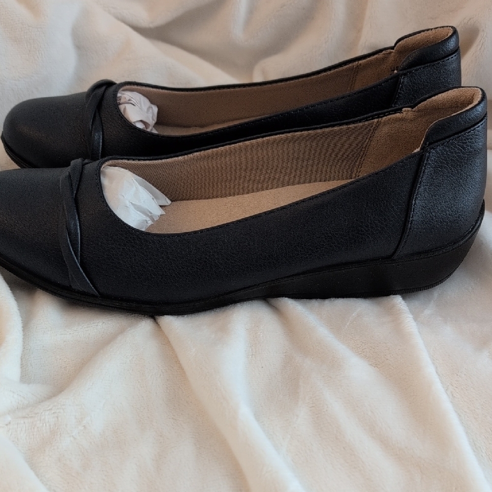 Life Stride Black Women's Slip-On Knot Ballet Flats - Picture 3 of 5